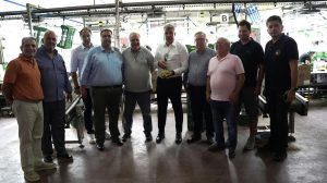 Στο-αμπελουργικό-πεδίο-των-Ελευθερών-Καβάλας,-ο-περιφερειάρχης-ΑΜΘ-Χριστόδουλος-Τοψίδης-(φωτος)
