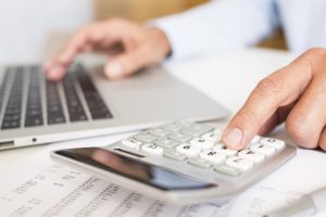 Ποιες-είναι-οι-νέες-ασφαλιστικές-εισφορές-σε-ελεύθερους-επαγγελματίες-και-αγρότες