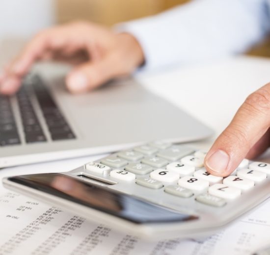 Ποιες-είναι-οι-νέες-ασφαλιστικές-εισφορές-σε-ελεύθερους-επαγγελματίες-και-αγρότες