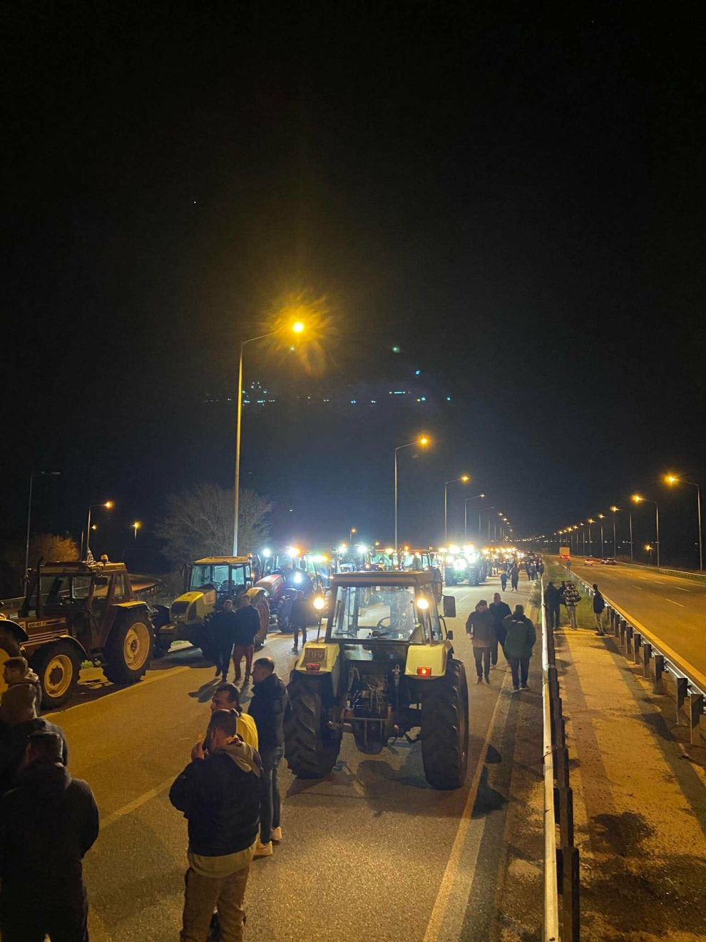 Χρυσοχοΐδης-προς-αγρότες:-“Όποιος-καταλαμβάνει-τελωνεία-θα-έχει-συνέπειες”