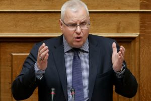 Ιλχάν-Αχμέτ-από-το-βήμα-της-Βουλής-για-τους-αγώνες-των-αγροτών