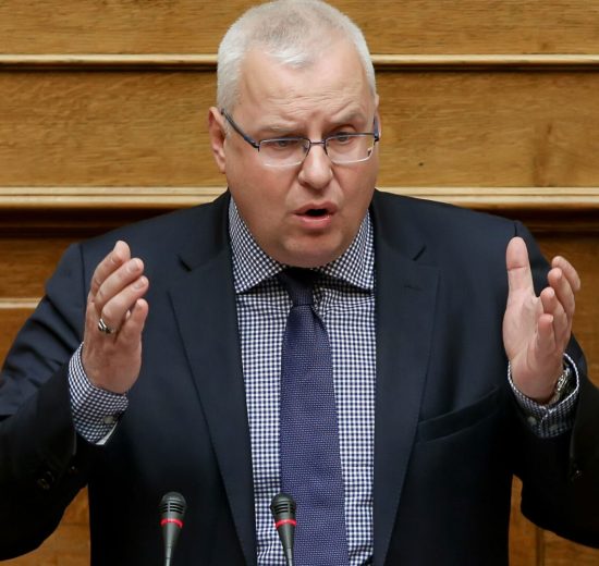 Ιλχάν-Αχμέτ-από-το-βήμα-της-Βουλής-για-τους-αγώνες-των-αγροτών