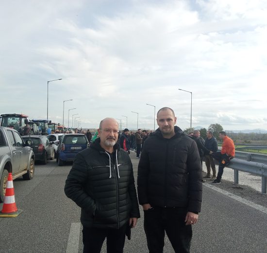 Το-σωματείο-εργαζομένων-της-pharmathen-και-η-ΕΝΙΔΥΚ-στηρίζουν-τον-δίκαιο-αγώνα-των-αγροτών