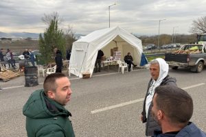 Ο-Δήμαρχος-Αρριανών-κ.-Χουσεΐν-Ερδέμ-στο-μπλόκο-των-αγροτών-στη-Ροδόπη-–-Δήλωση-πλήρους-θεσμικής-και-υλικοτεχνικής-συμπαράστασης