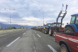 Μπλόκο-αγροτών-στην-Ξάνθη,-στην-Εγαντία-Οδό-στην-έξοδο-προς-Κομοτηνή