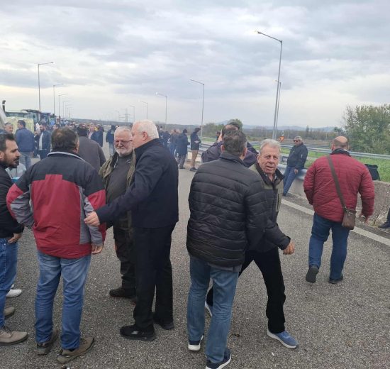 Στα-μπλόκα-της-Εγνατίας-Οδού-στη-Ροδόπη-ο-Ιλχάν-Αχμέτ-:-«Η-Ελλάδα-σύσσωμη-στηρίζει-τον-αγώνα-αγροτών-και-κτηνοτρόφων»