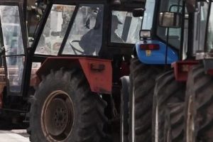 Συμβολική-διαμαρτυρία-από-αγρότες-και-κτηνοτρόφους-με-τρακτέρ-στην-κεντρική-πλατεία-της-Ξάνθης