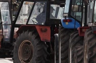 Συμβολική-διαμαρτυρία-από-αγρότες-και-κτηνοτρόφους-με-τρακτέρ-στην-κεντρική-πλατεία-της-Ξάνθης