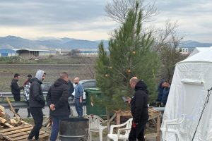 Χριστούγεννα-στα-μπλόκα-για-τους-αγρότες-–-Νέα-πανελλαδική-σύσκεψη-για-την-κλιμάκωση-των-κινητοποιήσεων