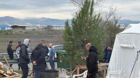 Χριστούγεννα-στα-μπλόκα-για-τους-αγρότες-–-Νέα-πανελλαδική-σύσκεψη-για-την-κλιμάκωση-των-κινητοποιήσεων