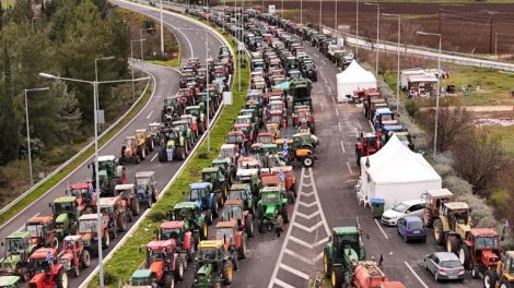 Συνεχίζεται-ο-ανυποχώρητος-αγώνας-στα-μπλόκα-αποφασισμένοι-και-ενωμένοι-(βίντεο)