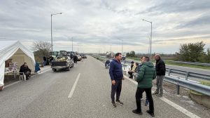 Ανατροπή-από-18-μπλόκα-αγροτών,-λένε-«ναι»-στον-διάλογο