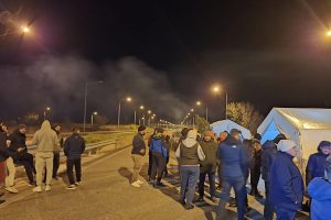 Συνεχίζονται-οι-αγροτικές-κινητοποίησεις-Οι-αγρότες-της-Ροδόπης-συντάσσονται-με-την-πλειοψηφία-των-μπλόκων-(videos)