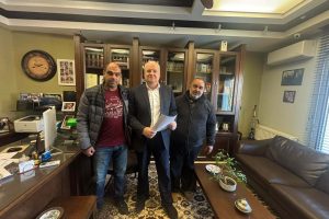 Εκπρόσωποι-των-κτηνοτρόφων-της-Ροδόπης-στο-γραφείο-του-Ιλχάν-Αχμέτ