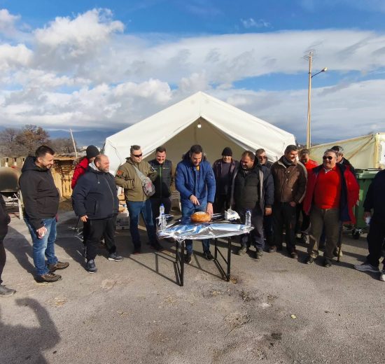 Αγρότες-–-Μπλόκο-Κομοτηνής-:-«Το-μπλόκο-της-Κομοτηνής-ανήκει-μόνο-στους-ανθρώπους-της-υπαίθρου»