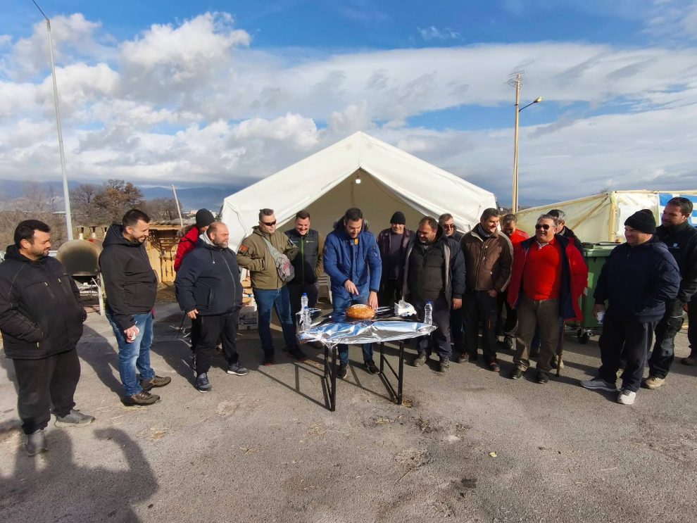 Αγρότες-–-Μπλόκο-Κομοτηνής-:-«Το-μπλόκο-της-Κομοτηνής-ανήκει-μόνο-στους-ανθρώπους-της-υπαίθρου»