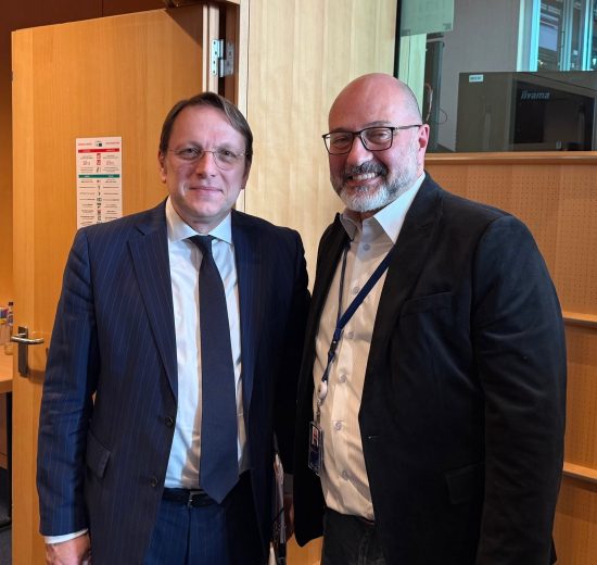 Επίτροπος-Βάρχελι-προς-Αρναούτογλου:-«Θα-στηρίξουμε-τους-Έλληνες-κτηνοτρόφους-σε-κάθε-βήμα»-–-Δέσμευση-για-χρηματοδότηση,-αποζημιώσεις-και-ανασύσταση-ζωικού-κεφαλαίου.