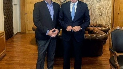 Συνάντηση-Ιλχάν-Αχμέτ-με-Μαργαρίτη-Σχοινά-στο-ΥΠΑΑΤ