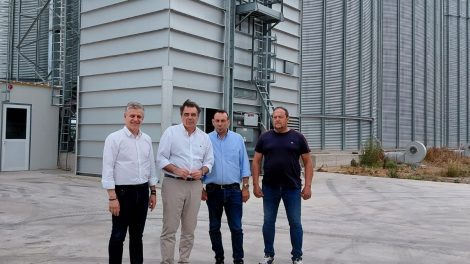 Επίσκεψη-ΥΠΑΑΤ-σε-τρεις-πρότυπες-μονάδες-του-αγροτικού-τομέα,-στην-ΠΕ-Θεσσαλονίκης:-“Γύρω-από-αυτές-τις-επενδύσεις-πρέπει-να-συνεχίσουν-να-ζουν-και-να-δημιουργούν-οι-αγρότες”