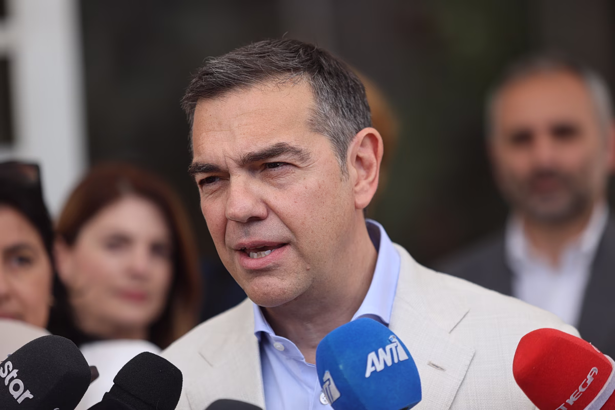 Ο-Αλέξης-Τσίπρας-κατέθεσε-στον-Άρειο-Πάγο-την-ιδρυτική-διακήρυξη-του-κόμματός-του-με-τίτλο-ΕΛΑΣ-(Ελληνική-Αριστερή-Συμπαράταξη)