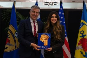 Αλεξανδρούπολη:-Ο-Περιφερειάρχης-ΑΜΘ-Χριστόδουλος-Τοψίδης-συναντήθηκε-με-την-πρέσβειρα-των-ΗΠΑ-στην-Ελλάδα-Κίμπερλι-Γκίλφοϊλ