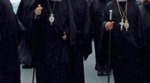 Προκλητικές-αυξήσεις-στους-μισθούς-των-ανώτερων-κληρικών-από-την-κυβέρνηση