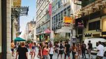 Θερινές-εκπτώσεις-2026:-Πότε-ξεκινούν-και-τι-ισχύει-για-την-Κυριακή-με-ανοιχτά-καταστήματα