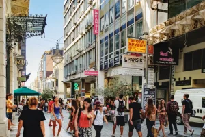 Θερινές-εκπτώσεις-2026:-Πότε-ξεκινούν-και-τι-ισχύει-για-την-Κυριακή-με-ανοιχτά-καταστήματα