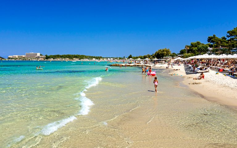 Η-κλιματική-κρίση-αλλάζει-το-καλοκαίρι:-Τι-αποκαλύπτουν-τα-δεδομένα-του-climatehub-για-την-Ελλάδα-Ζώνη-κινδύνου-η-Κεντρική-Ευρώπη