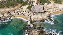 Τηγάνια:-Η-εξωτική-παραλία-της-Χαλκιδικής-με-το-πιο-παράξενο-όνομα-(βίντεο)