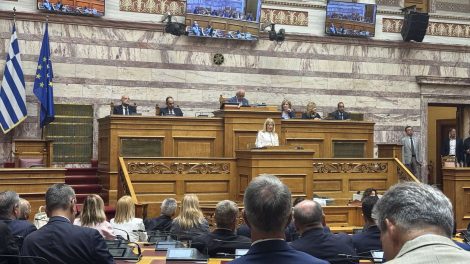 ΣΤΟ-ΕΛΛΗΝΙΚΟ-ΚΟΙΝΟΒΟΥΛΙΟ-Η-ΠΡΟΕΔΡΟΣ-ΤΗΣ-ΒΟΥΛΗΣ-ΤΗΣ-ΚΥΠΡΟΥ-ΑΝΝΙΤΑ-ΔΗΜΗΤΡΙΟΥ:-«ΕΛΛΑΔΑ-ΚΑΙ-ΚΥΠΡΟΣ-ΠΡΟΧΩΡΟΥΜΕ-ΜΑΖΙ-ΣΤΟ-ΜΕΛΛΟΝ»