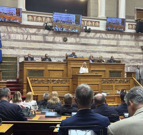 ΣΤΟ-ΕΛΛΗΝΙΚΟ-ΚΟΙΝΟΒΟΥΛΙΟ-Η-ΠΡΟΕΔΡΟΣ-ΤΗΣ-ΒΟΥΛΗΣ-ΤΗΣ-ΚΥΠΡΟΥ-ΑΝΝΙΤΑ-ΔΗΜΗΤΡΙΟΥ:-«ΕΛΛΑΔΑ-ΚΑΙ-ΚΥΠΡΟΣ-ΠΡΟΧΩΡΟΥΜΕ-ΜΑΖΙ-ΣΤΟ-ΜΕΛΛΟΝ»