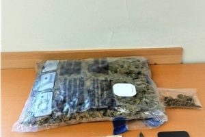 Από-αστυνομικούς-του-Αστυνομικού-Τμήματος-Θάσου-συνελήφθη-ημεδαπός-κατηγορούμενος-για-κατοχή-ναρκωτικών-και-παράβαση-του-νόμου-περί-όπλων