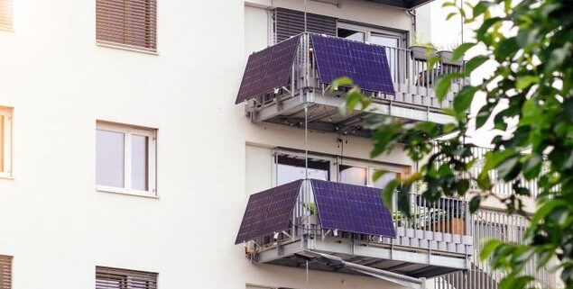Υπουργείο-Περιβάλλοντος-&-Ενέργειας:-Τι-προβλέπεται-για-τα-φωτοβολταϊκά-μπαλκονιού