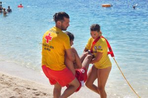 Ο-Ελληνικός-Ερυθρός-Σταυρός-προτείνει-8-χρήσιμες-οδηγίες-για-την-ασφάλεια-στο-νερό