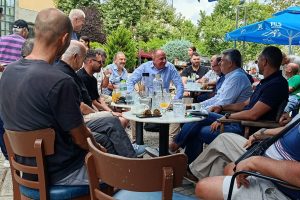 Το-πρώτο-σφύριγμα-της-νέας-χρονιάς-δόθηκε-στο-καφενείο-«Φίλαθλος»