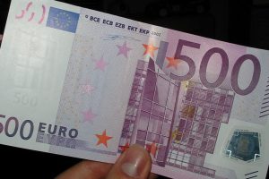 Ευρώ:-Τέλος-στο-χαρτονόμισμα-των-«500»-–-Τι-ισχύει-για-όσα-είναι-σε-κυκλοφορία