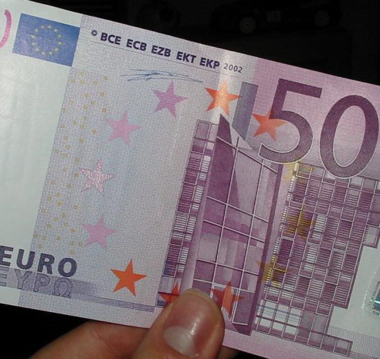 Ευρώ:-Τέλος-στο-χαρτονόμισμα-των-«500»-–-Τι-ισχύει-για-όσα-είναι-σε-κυκλοφορία