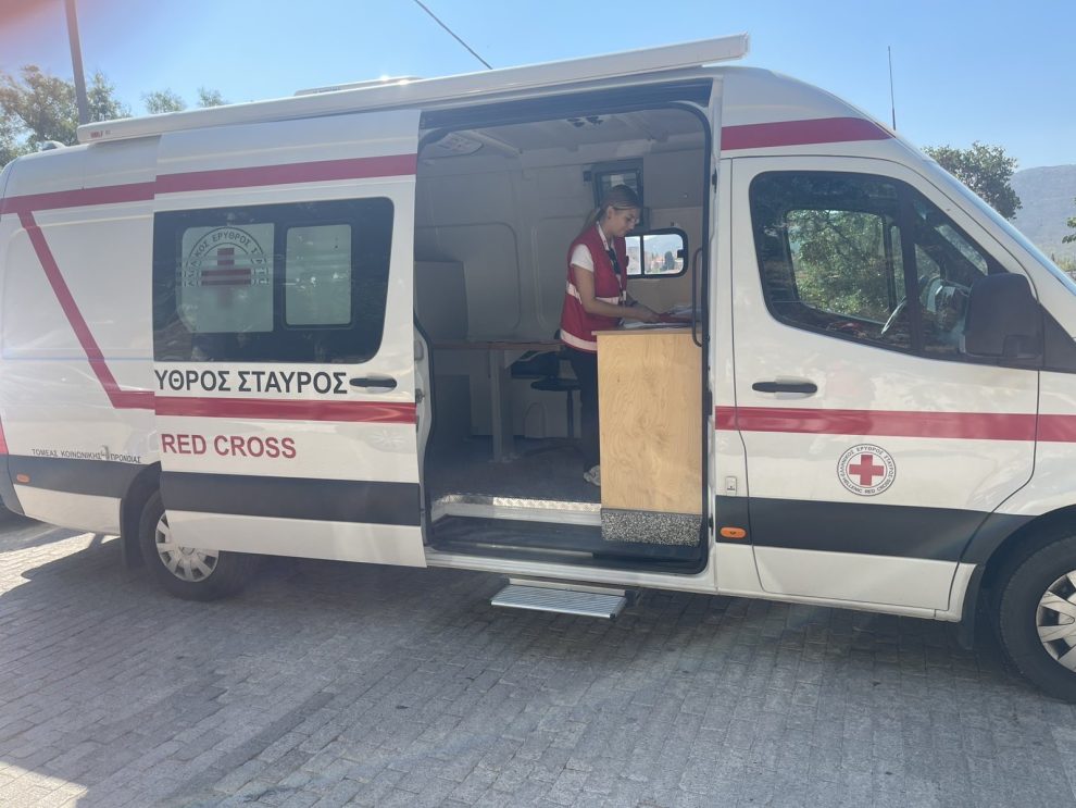 Ο-Ελληνικός-Ερυθρός-Σταυρός-προσφέρει-ψυχοκοινωνική-υποστήριξη-στους-πυρόπληκτους-της-Δυτικής-Αττικής