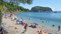 «Τουρισμός-για-όλους»:-Άνοιξε-η-πλατφόρμα-για-τις-αιτήσεις-–-Οι-δικαιούχοι-και-τα-διευρυμένα-εισοδηματικά-κριτήρια