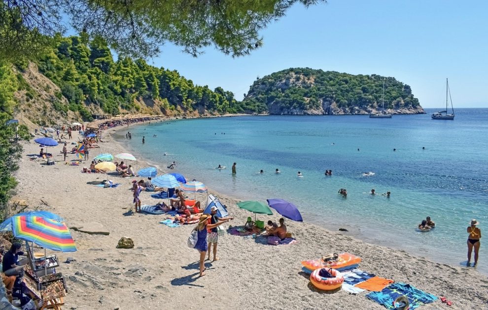 «Τουρισμός-για-όλους»:-Άνοιξε-η-πλατφόρμα-για-τις-αιτήσεις-–-Οι-δικαιούχοι-και-τα-διευρυμένα-εισοδηματικά-κριτήρια