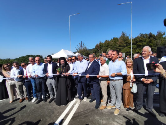 Παραδόθηκε-στην-κυκλοφορία-ένα-σύγχρονο-και-ασφαλές-έργο,-που-βάζει-τέλος-σε-μια-εκκρεμότητα-σχεδόν-εννέα-ετών-–-Προχωρά-και-ο-αρχιτεκτονικός-φωτισμός-της-γέφυρας-με-τεχνολογία-led