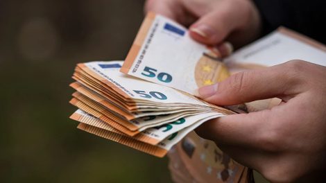 Πληρωμές-Αυγούστου:-Ποιοι-δικαιούχοι-θα-δουν-χρήματα-στους-λογαριασμούς-τους