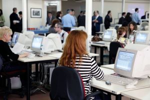 Μπόνους-έως-έναν-επιπλέον-μισθό-για-40.000-δημοσίους-υπαλλήλους-–-Ποιοι-και-πότε-θα-το-πάρουν