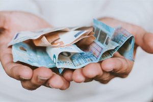 Τα-σχέδια-της-κυβέρνησης-για-σταδιακή-επιστροφή-13ου-μισθού-και-13ης-σύνταξης