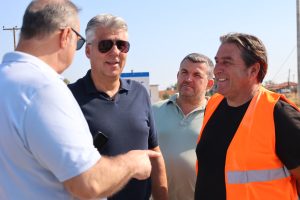Οδική-ασφάλεια-και-αναβάθμιση-υποδομών-στο-επίκεντρο-των-παρεμβάσεων-της-Περιφέρειας-ΑΜ-Θ-στη-Ροδόπη-Αυτοψία-Περιφερειάρχη-Χριστόδουλου-Τοψίδη-σε-υπό-εκτέλεση-έργα