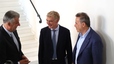 Στην-ΑΜΘ-ο-επικεφαλής-της-Γενικής-Διεύθυνσης-Απασχόλησης,-Κοινωνικών-Υποθέσεων-και-Ένταξης-της-Ευρωπαϊκής-Επιτροπής-mario-nava-–-Η-πορεία-υλοποίησης-του-Ευρωπαϊκού-Κοινωνικού-Ταμείου+-στο-επίκεντρο-της-συνάντησης-με-τον-Περιφερειάρχη-Χριστόδουλο-Τοψίδη