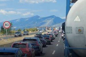 Παρέμβαση-στη-Βουλή-για-συνθήκες-ντροπής-και-εικόνες-παράλυσης-στα-διόδια-του-Ιάσμου