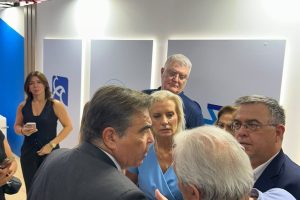 Συνάντηση-των-Γραμματέων-των-επτά-Αποκεντρωμένων-Διοικήσεων-με-τον-Υπουργό-Αγροτικής-Ανάπτυξης-και-Τροφίμων,-Μαργαρίτη-Σχοινά,-στη-ΔΕΘ