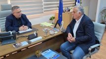 Συνάντηση-εργασίας-του-Γραμματέα-της-Αποκεντρωμένης-Διοίκησης-Μακεδονίας-–-Θράκης-Δημήτρη-Γαλαμάτη-με-τον-Δήμαρχο-Σαμοθράκης